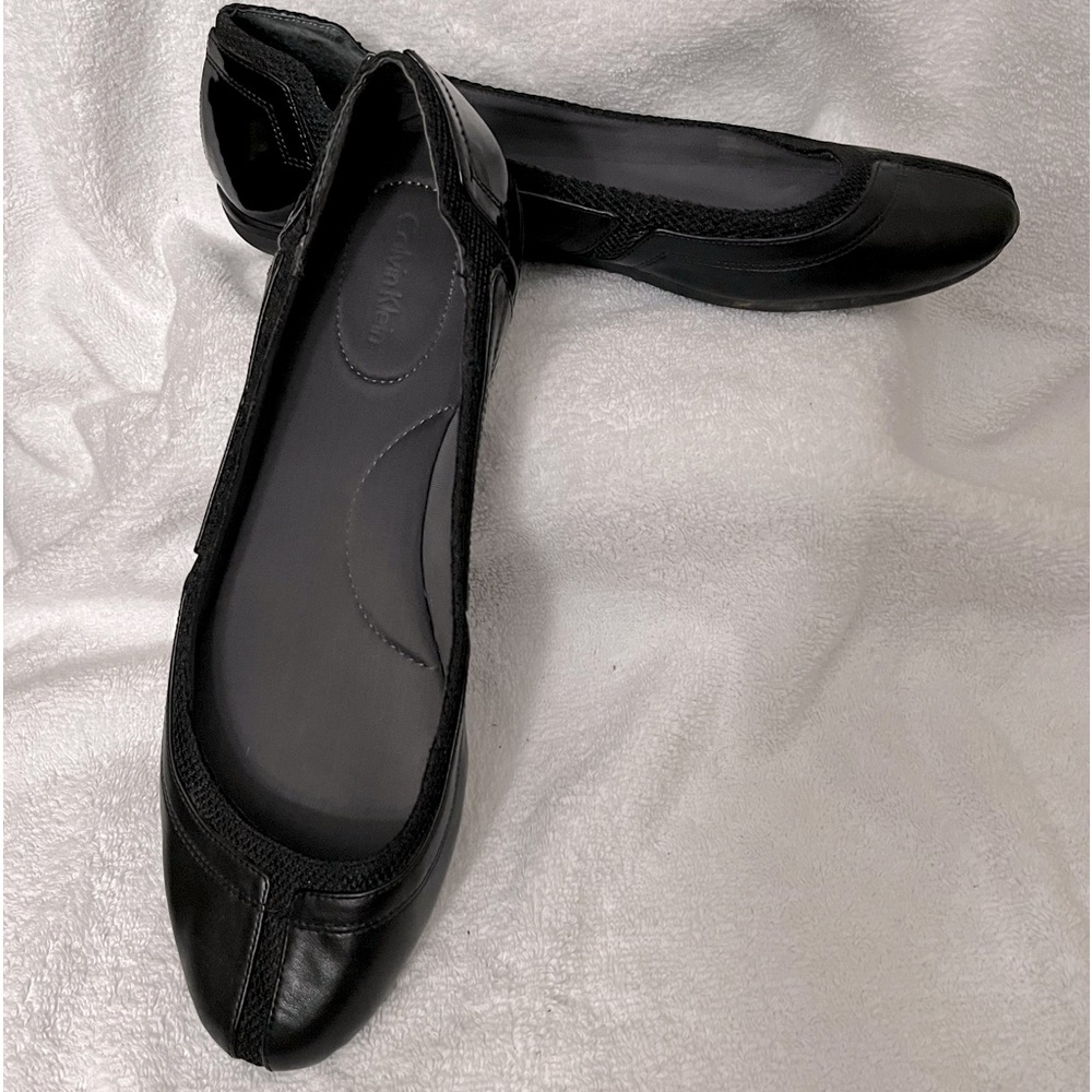 Classic black patent flat with contrasting detail size 11 Calvin Klein